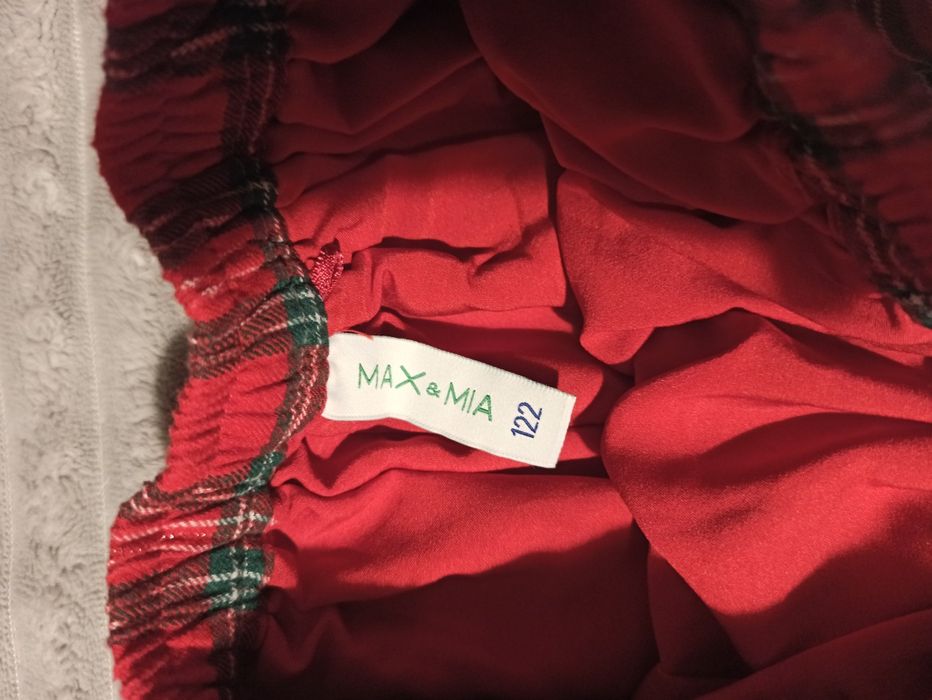 Czerwona spódniczka w kratkę, rozmiar 122