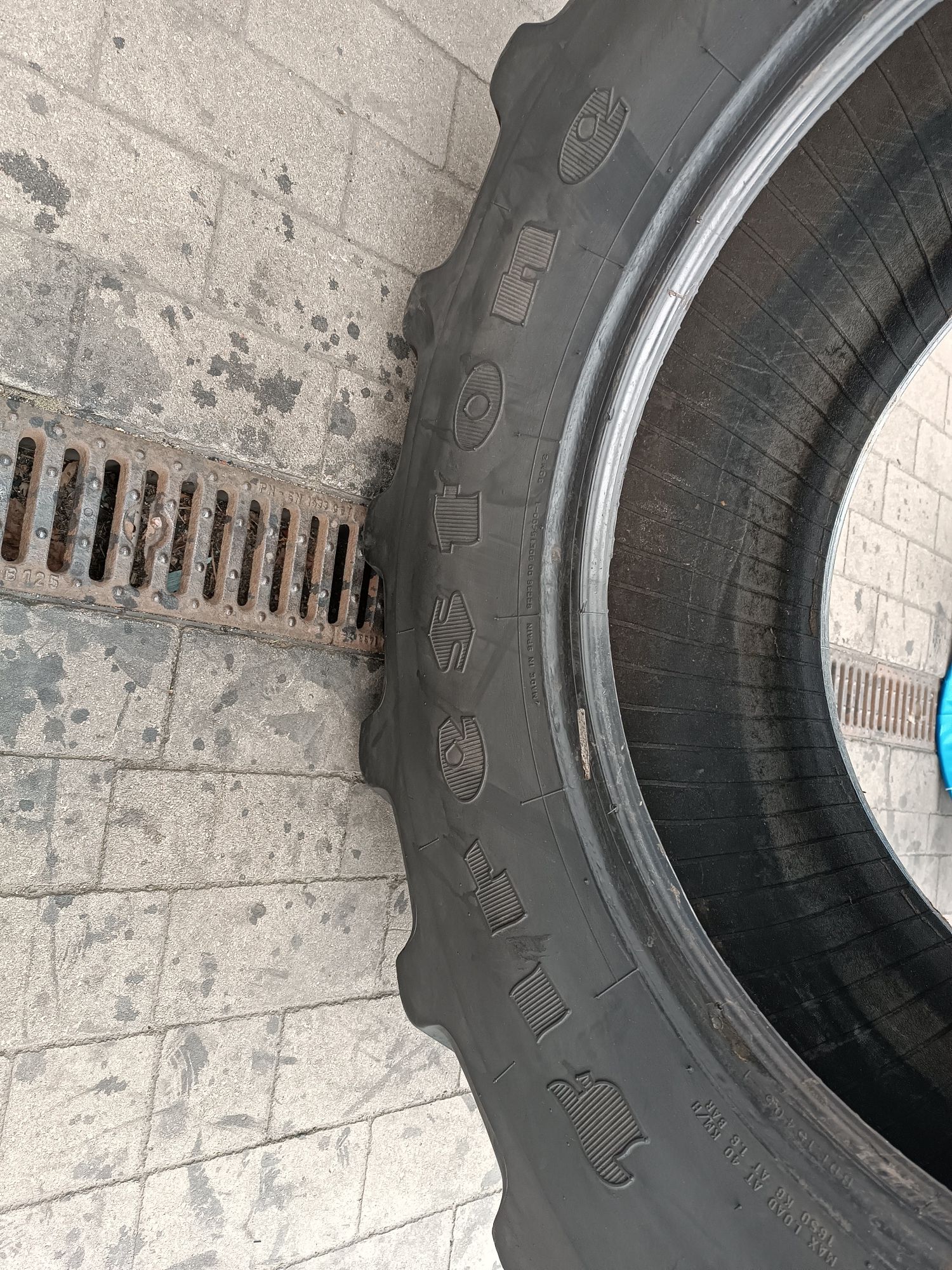 340/85R24 Firestone Performer 85 13.6R24