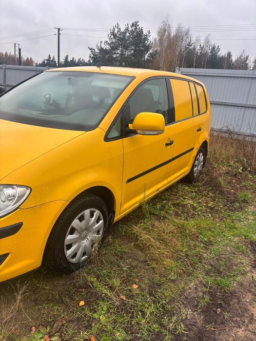Touran Volkswagen 2009 uszkodzony