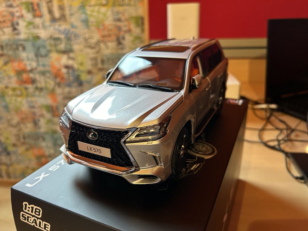 Model 1:18 Lexus LX570