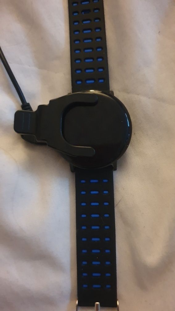 Zegarek smartwatch z ładowarķa