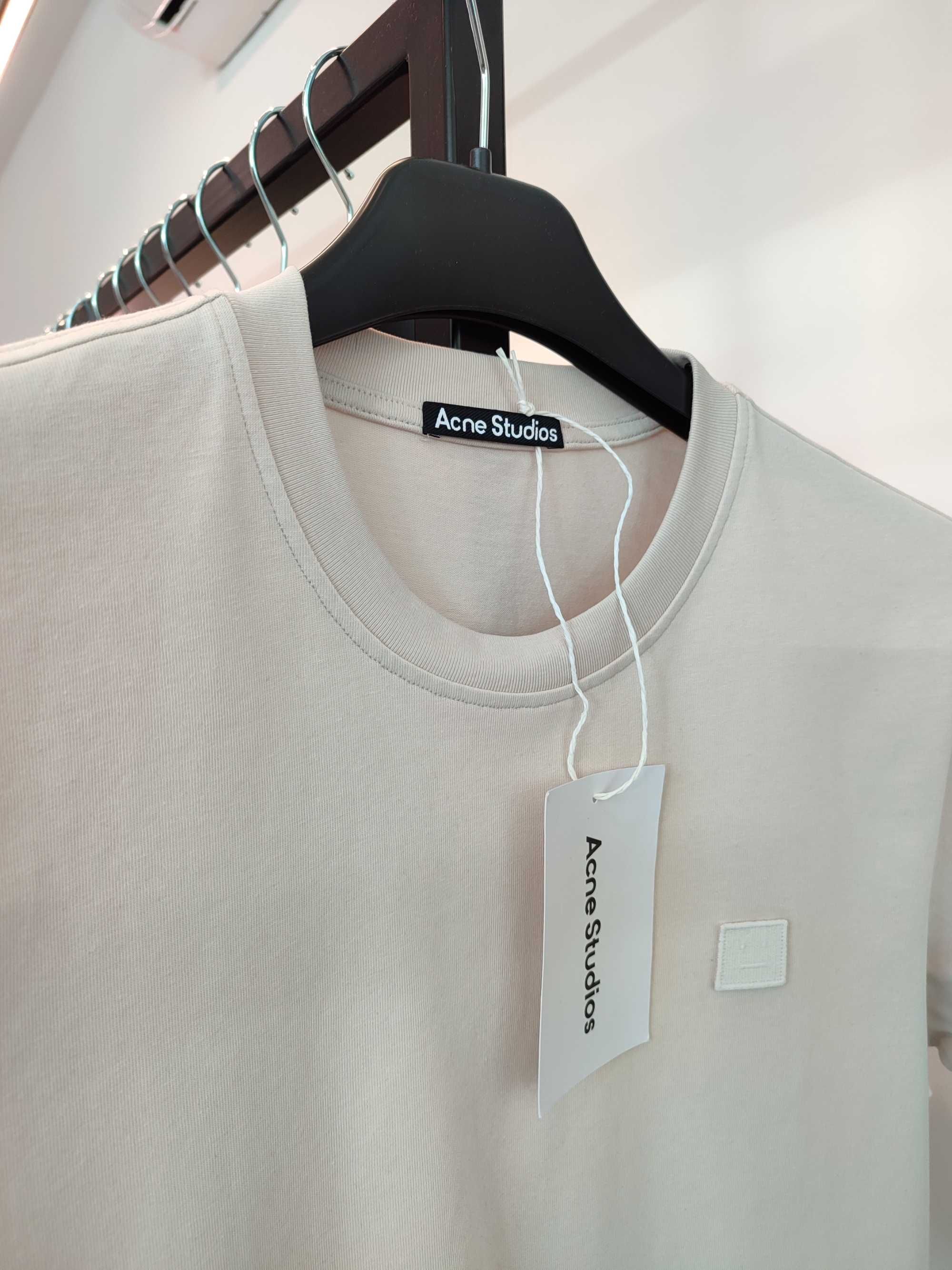 Футболка Acne Studios T-Shirt With Ellison Face Patch Beige