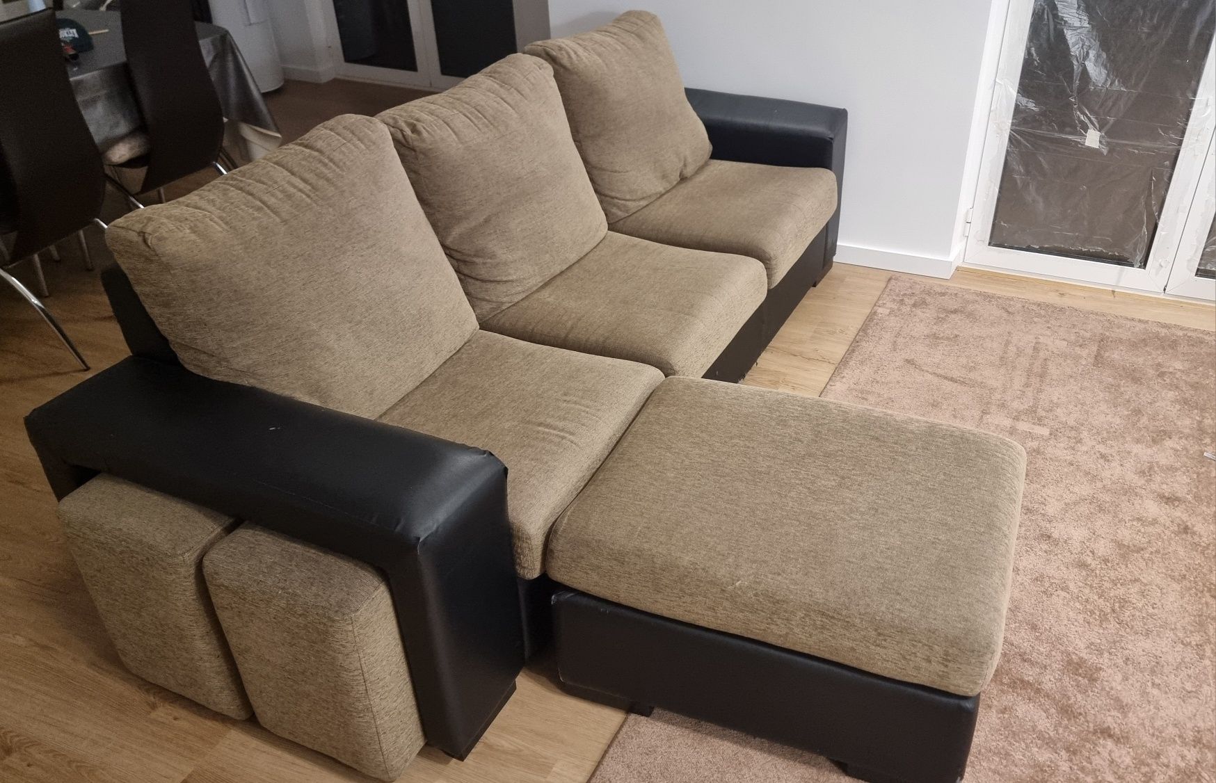 Sofá com chaise longue
