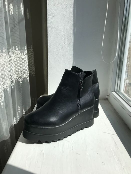 Жіноче осінньо-весняне взуття