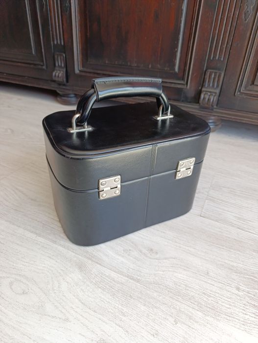 Kuferek na kosmetyki plus kluczyk