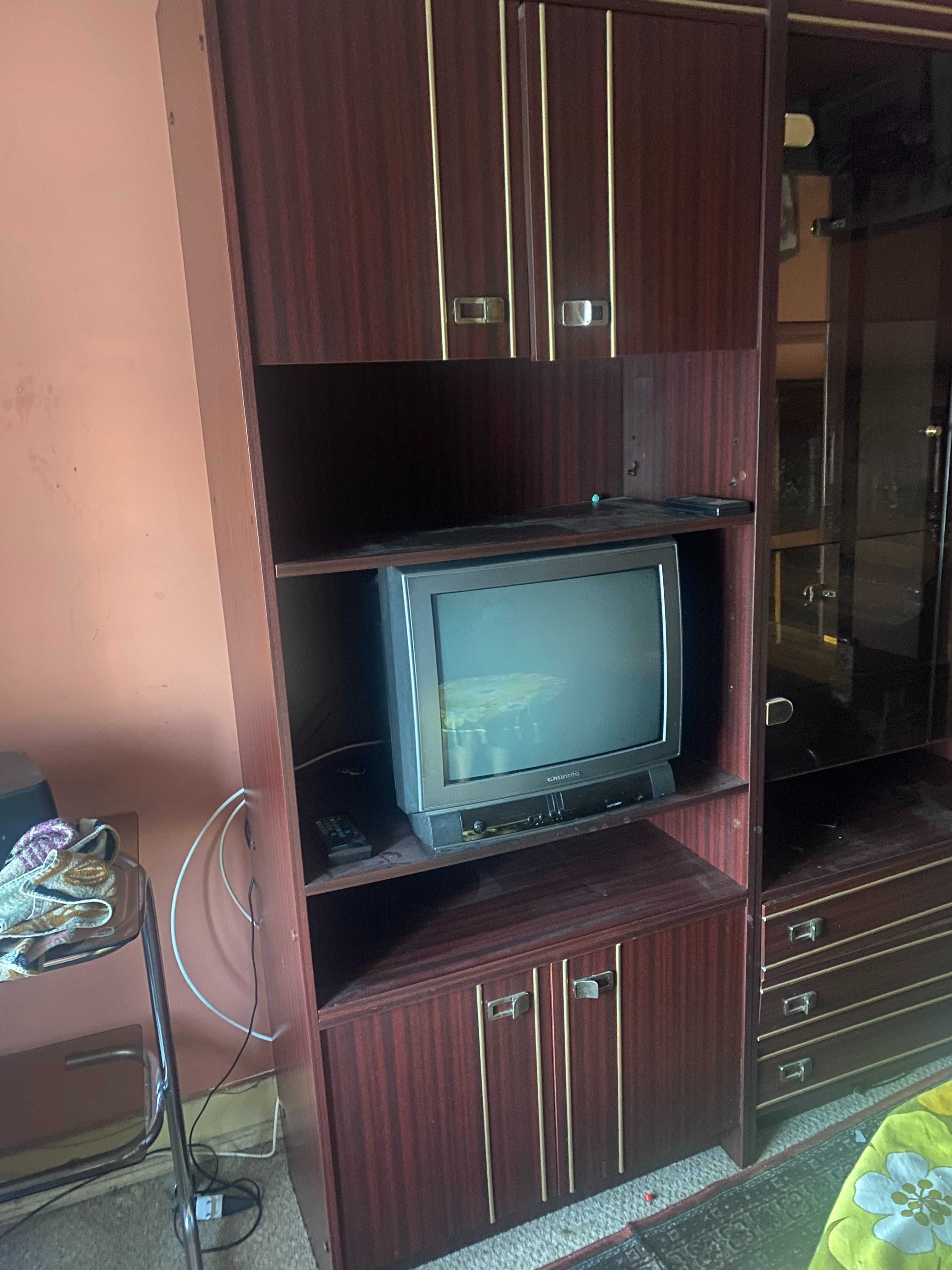 Móvel de sala em cor escura