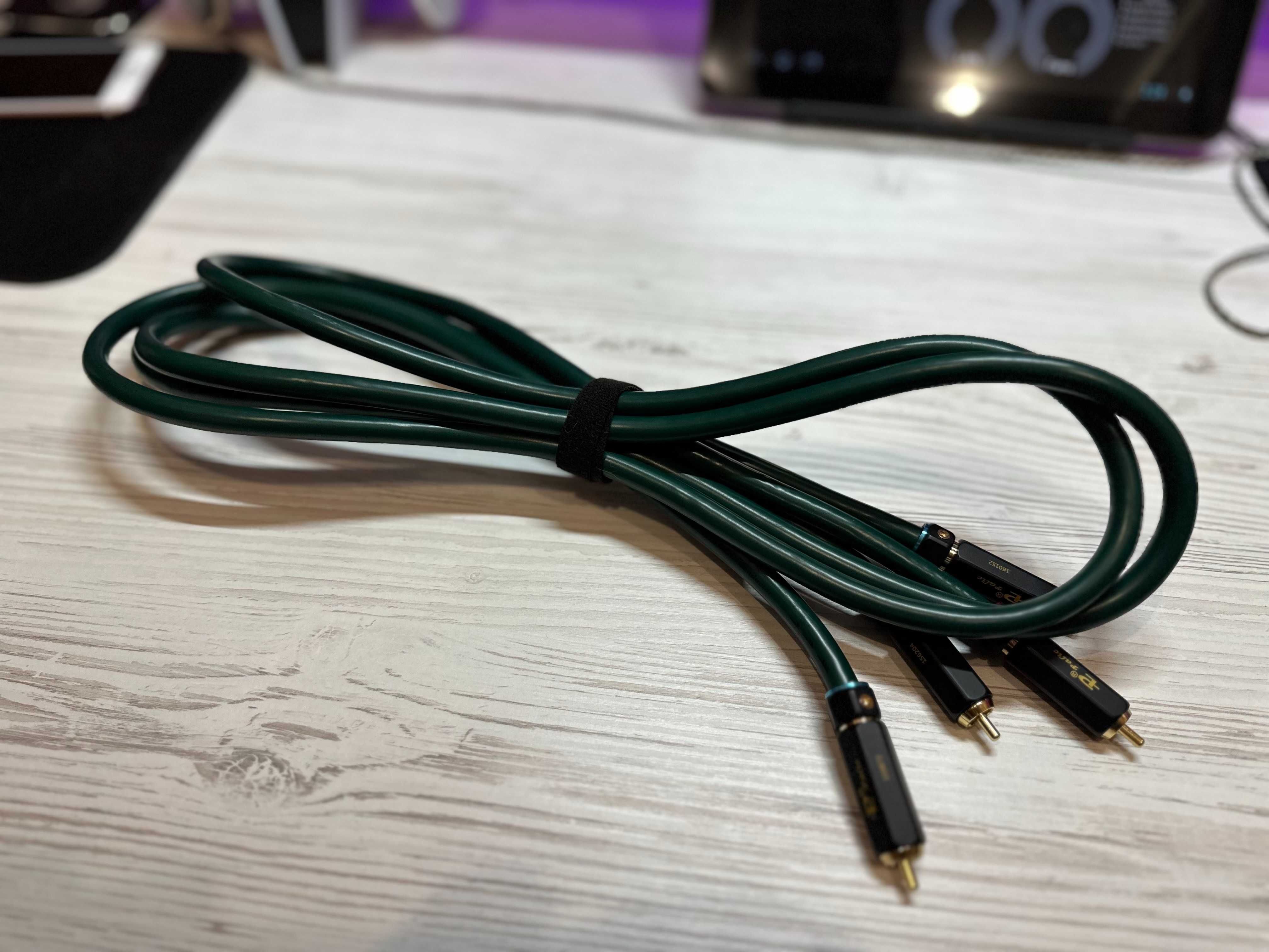 Кабель Furutech 2 RCA to 2 RCA