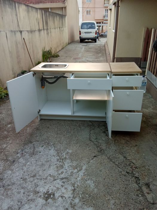 Armário de cozinha e Arca para arrumaçães