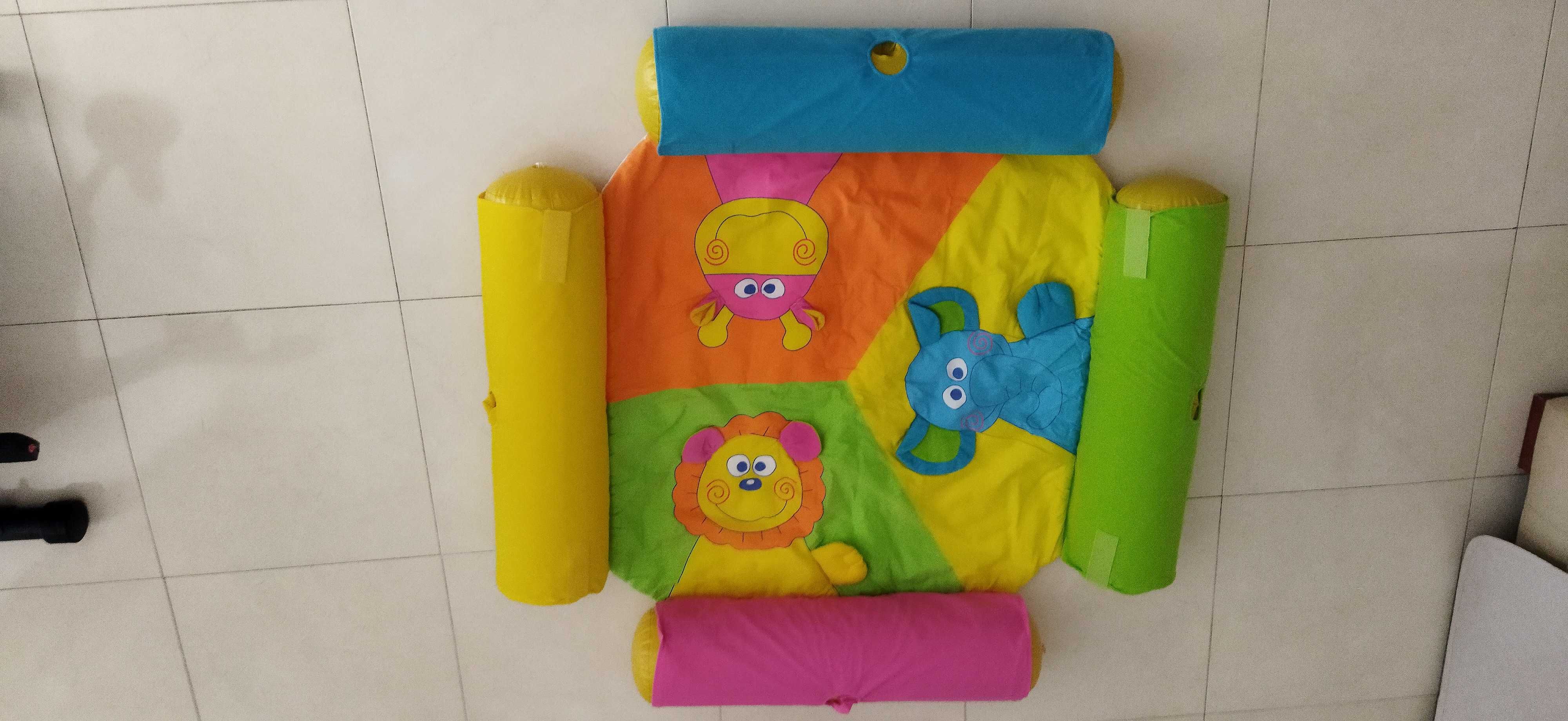 Tapete para Bebé insuflável com 1 m2 e bomba de ar
