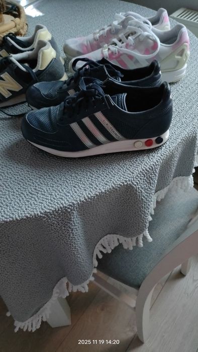 Oddam trzy pary butów