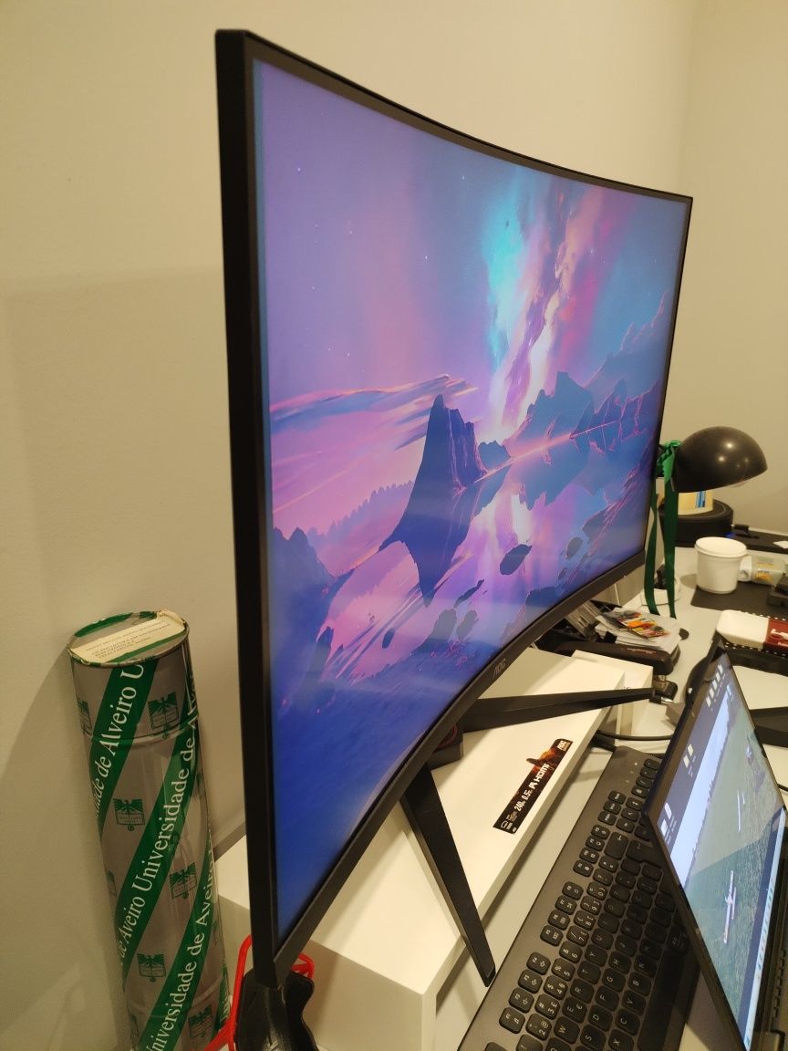 Monitor Curvo Gaming AOC 31.5'' - 0.5 ms - 240 Hz