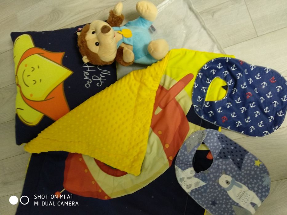 Одеяло подушка слюнявчики Toys