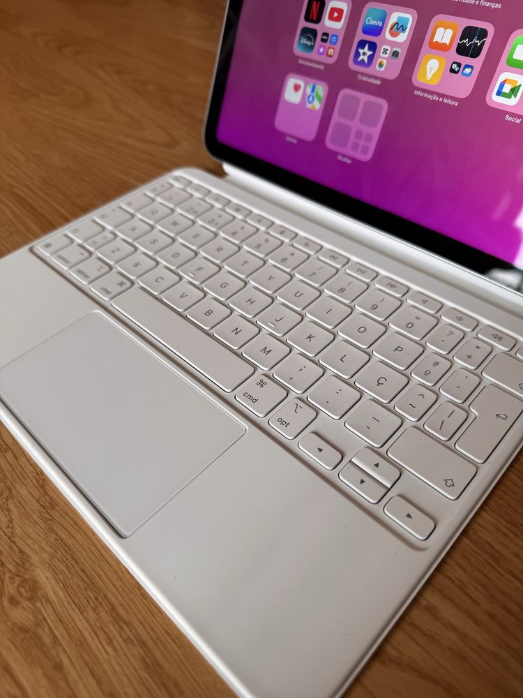 Apple iPad 10.9’ (10° Geraçao) - 64GB com teclado