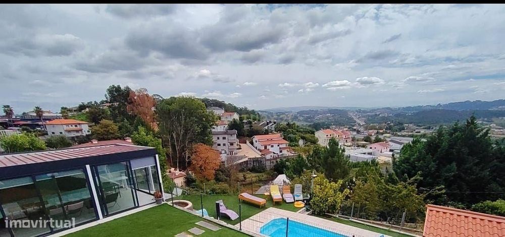 Moradia com miradouro, piscina e área agricola em Lousada
