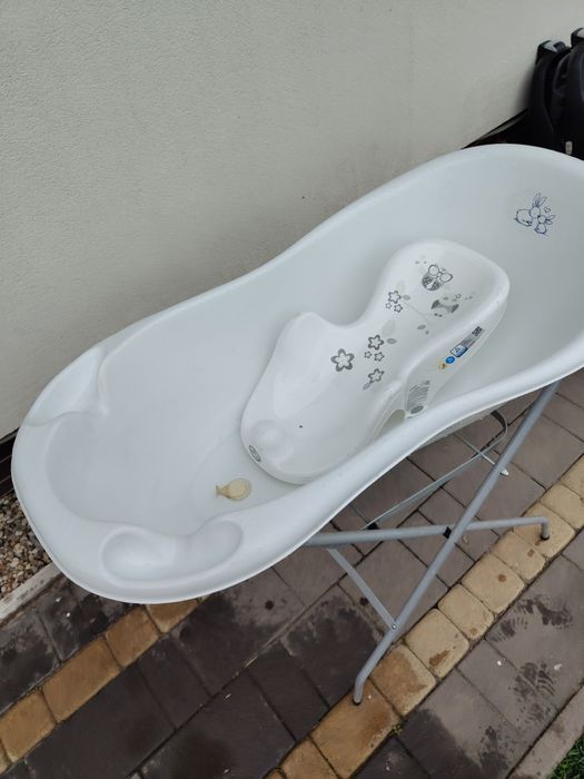 Duża biała wanienka 102 cm ze stelażem i lezaczkiem