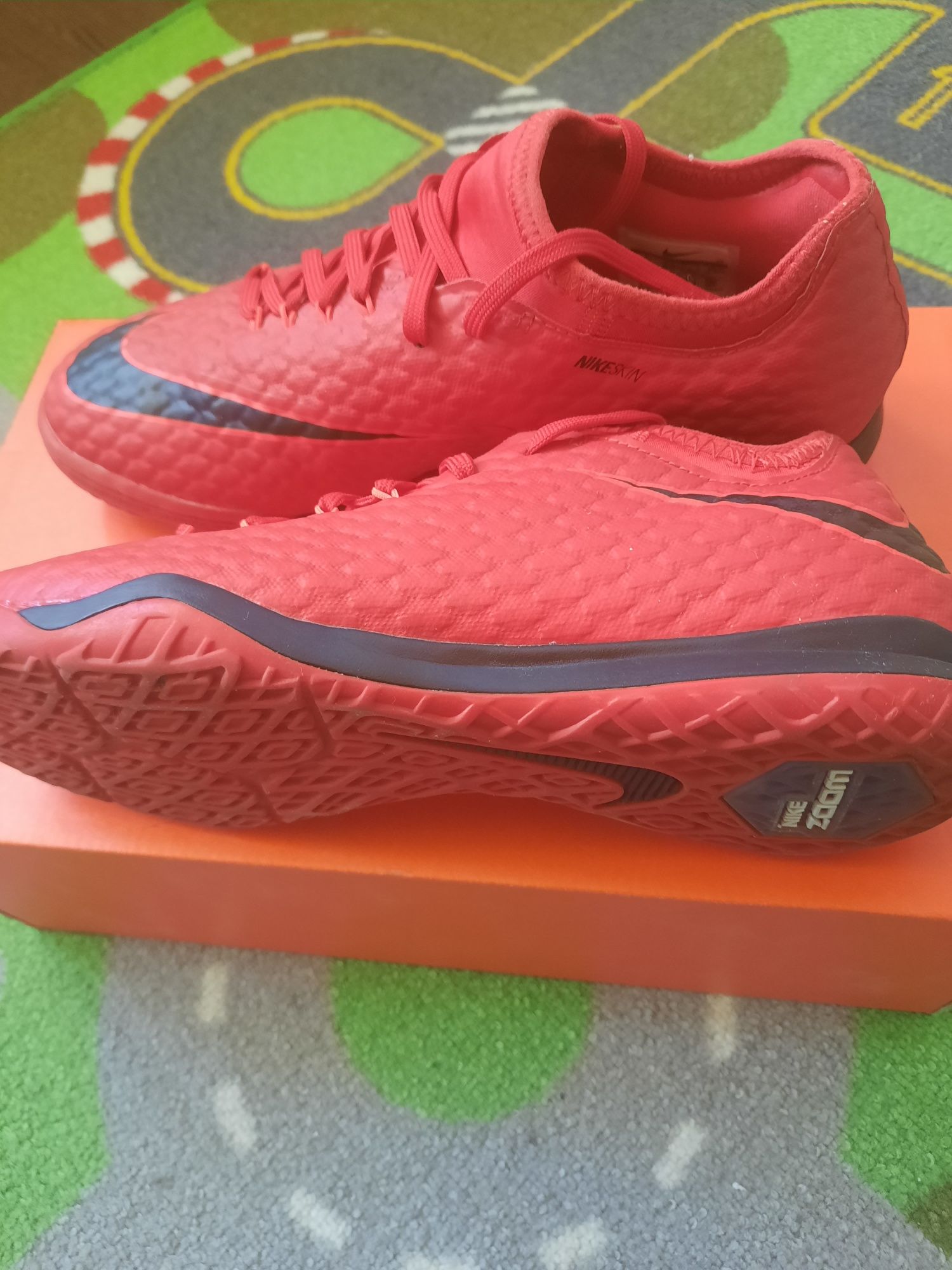 Продам Новую Футбольную Обувь Nike ( футзалки ) 40.5 р 25.5 см стелька