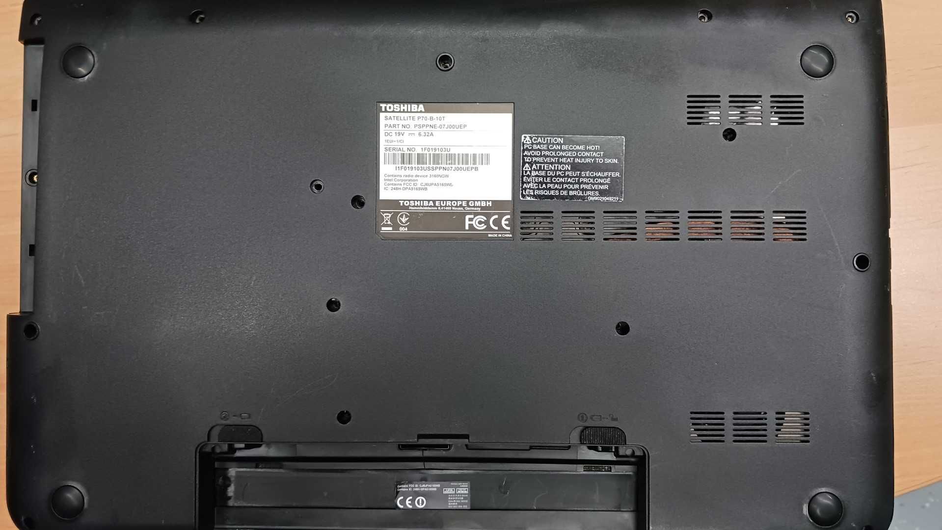 Portátil Toshiba 17" Componentes passivos externos e internos