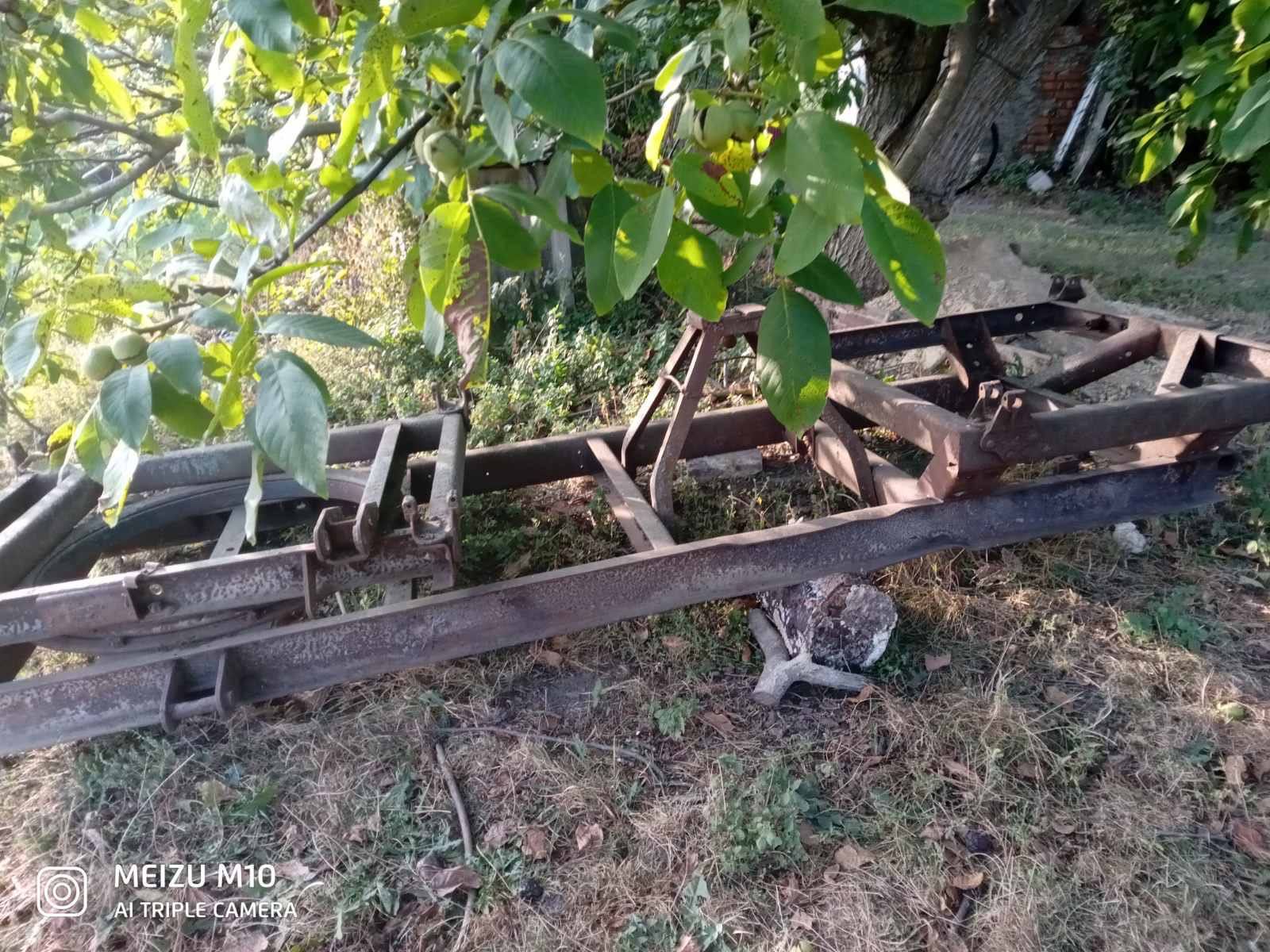 Рама від тракторного причепа