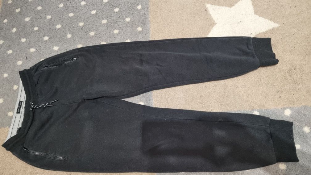 Spodnie dresy czarne r. 152 reserved