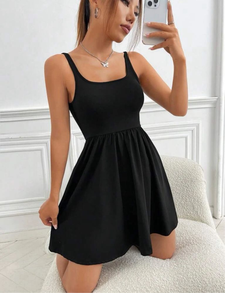 sukienka mała czarna klasyczna s