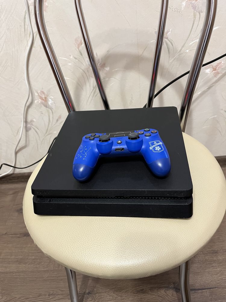 Ігрова приставка Sony Playstation 4 Slim