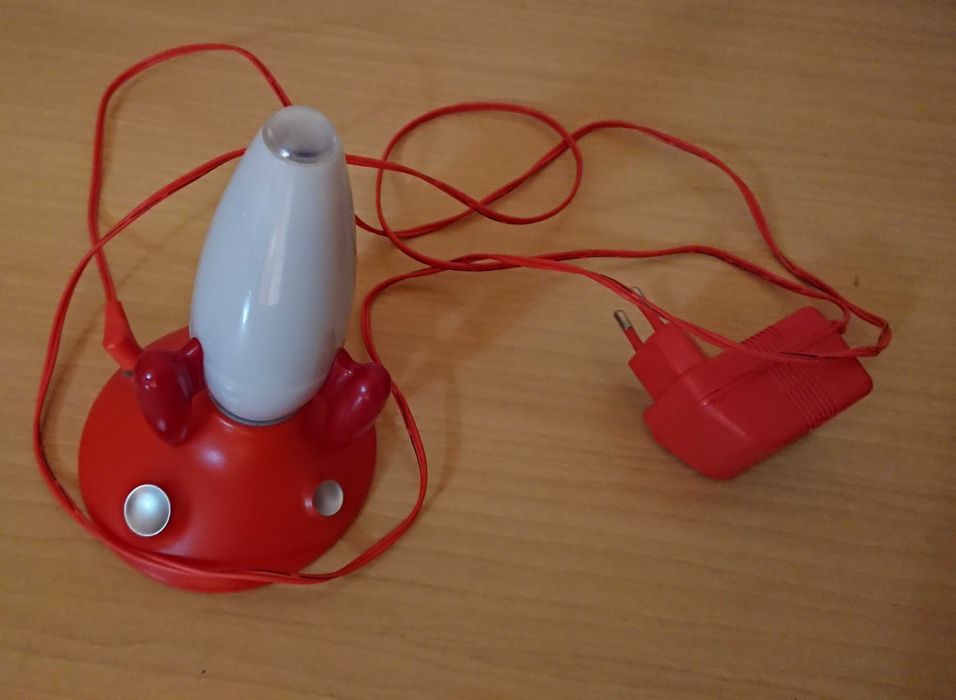 Luz de presença / luz noturna foguetão azul e vermelho para crianças