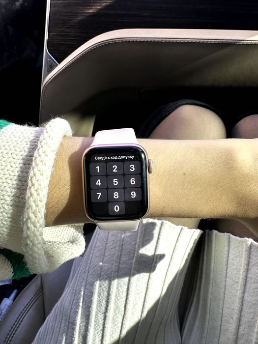 Apple Watch SE смарт годинник