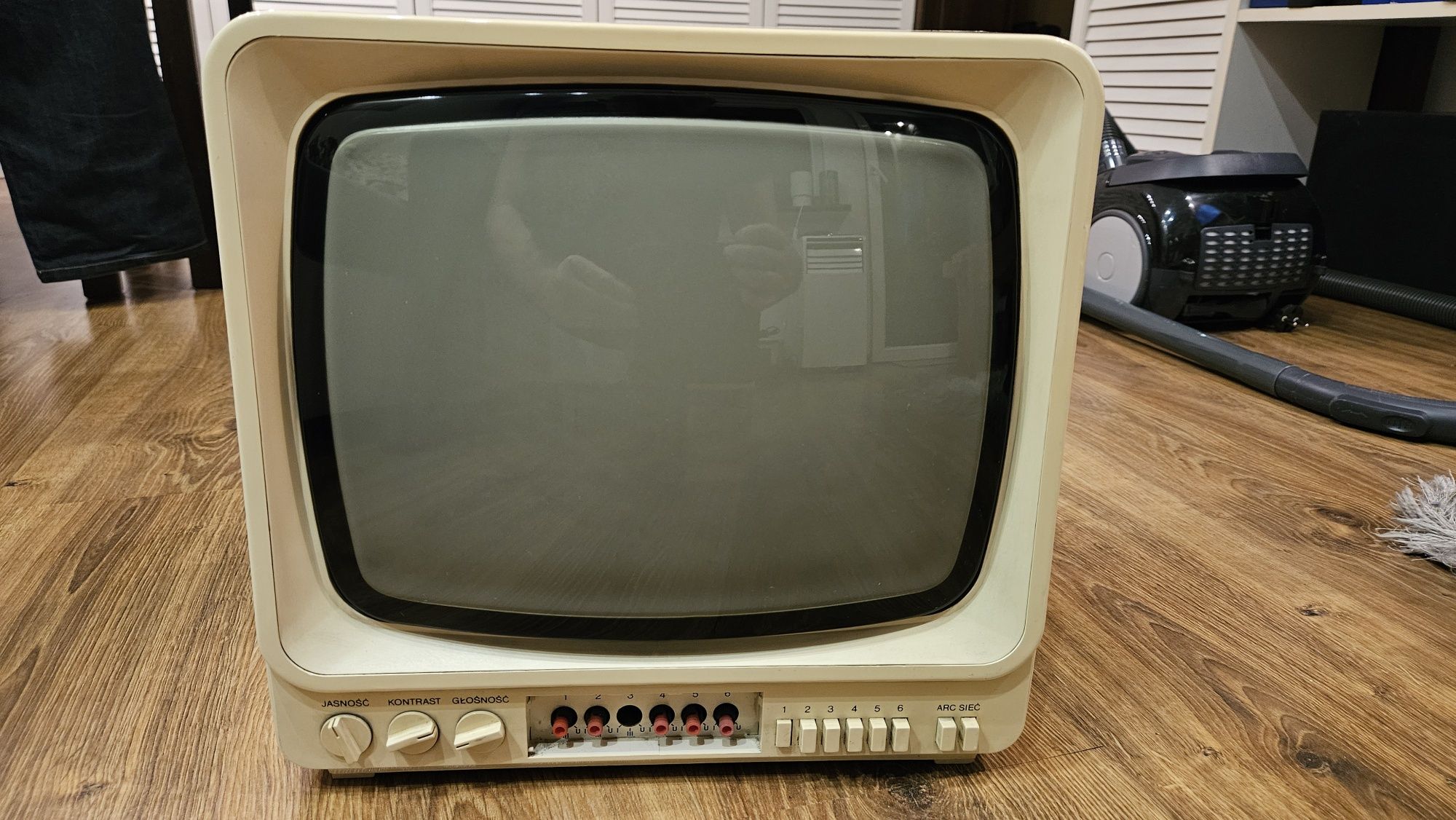 Telewizorek czarno-biały marki Unitra Biazet