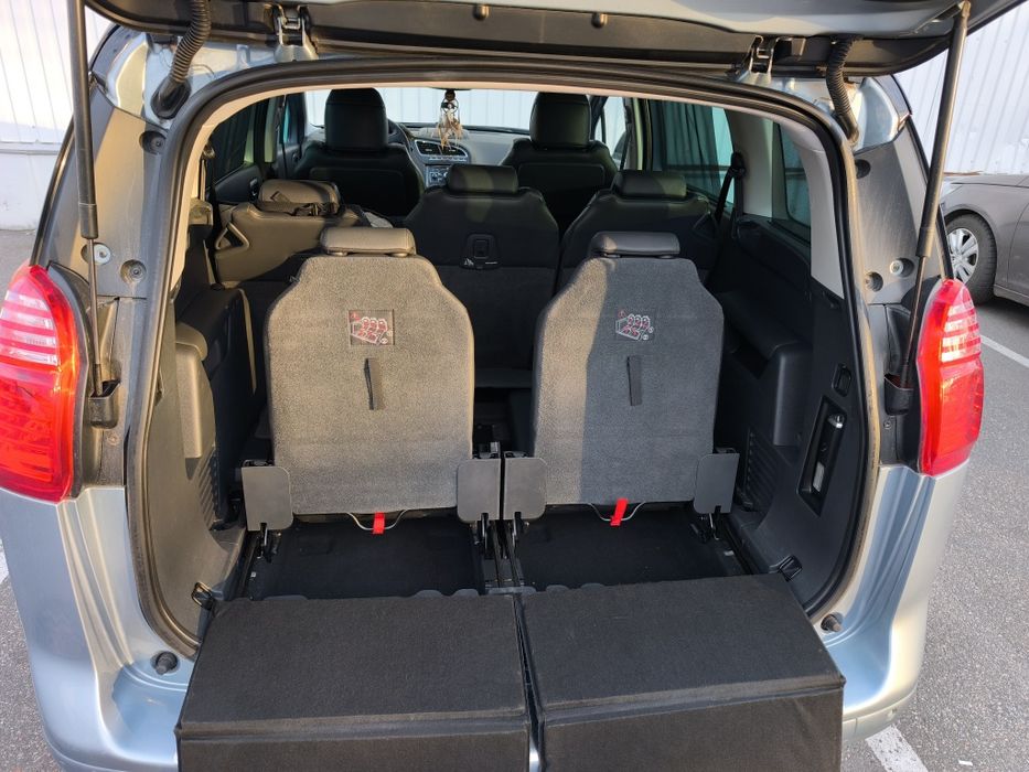 Продам Пежо 5008  2011г. после ДТП.