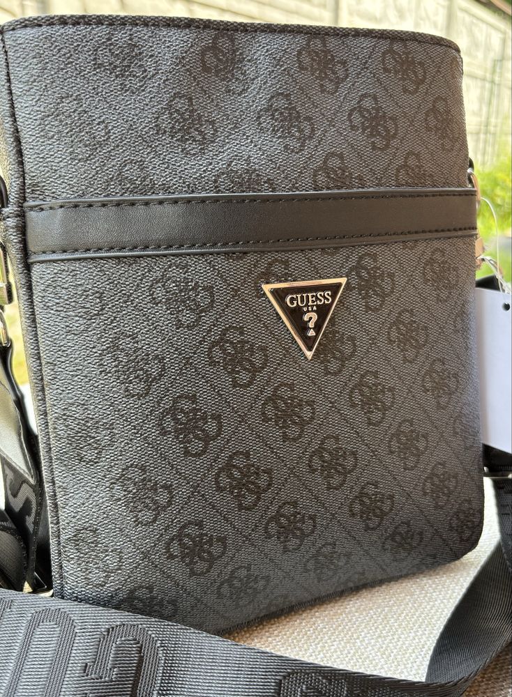 Стильна чоловіча сумка Guess