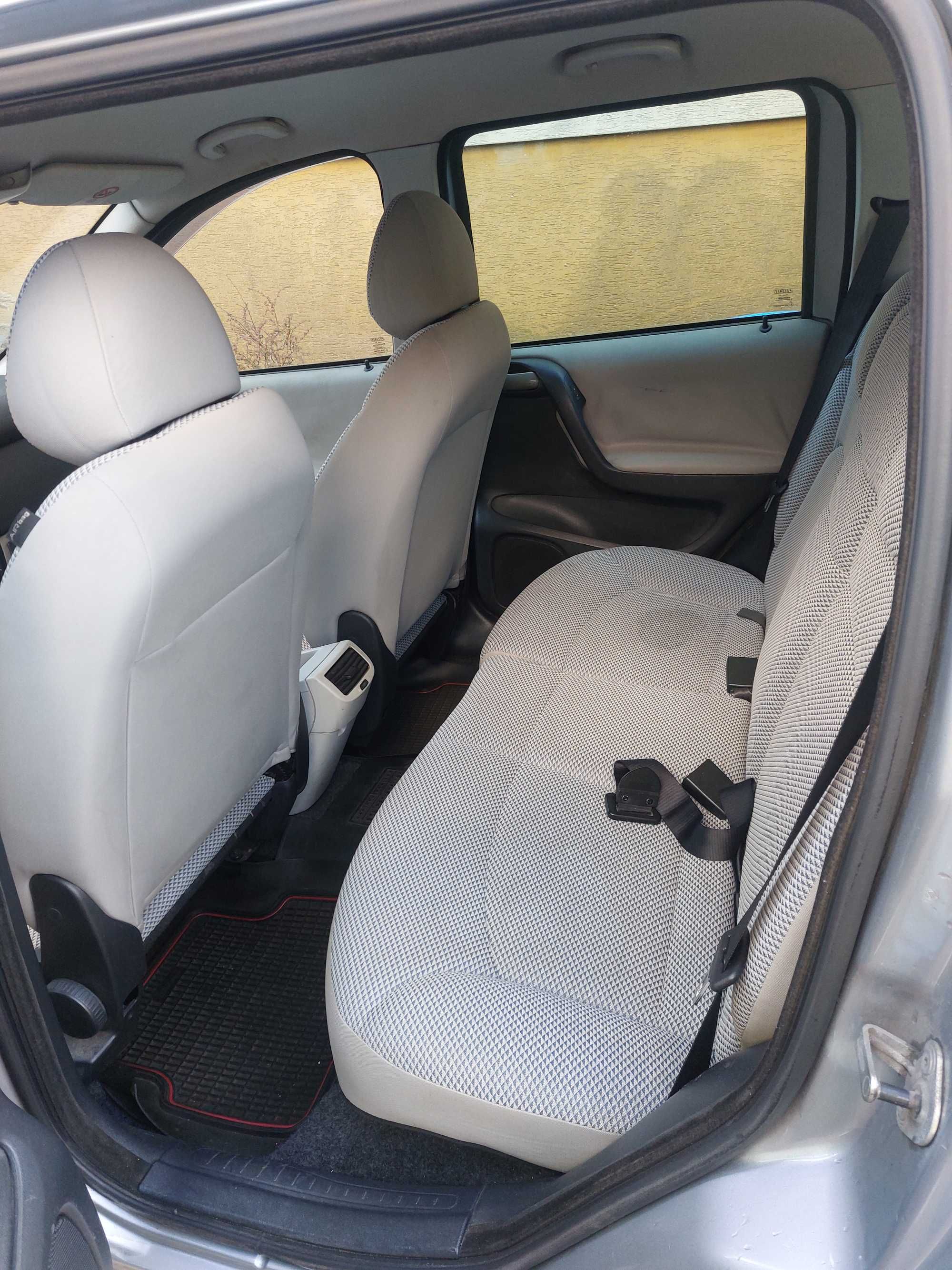 Srebrny Fiat Stilo 2004