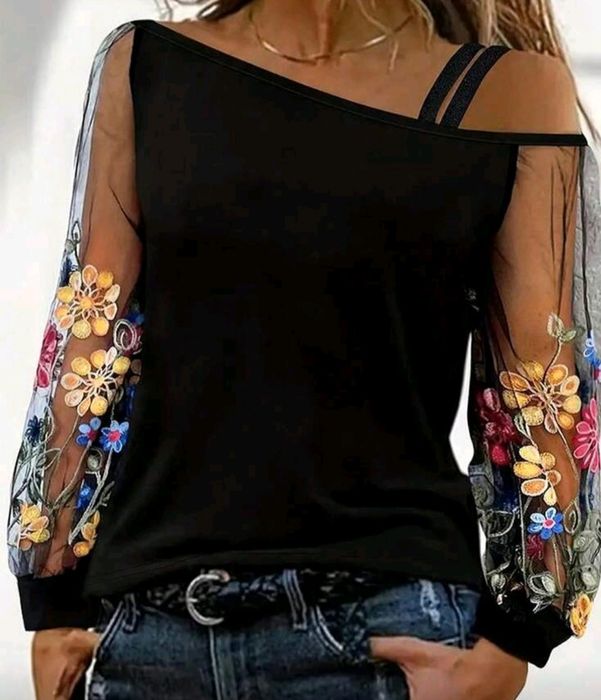 Piękna bluzka z ozdobnymi rękawkami haftowanymi