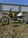 Suzuki RM125 motocross