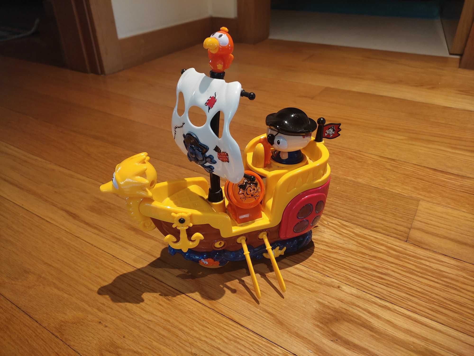 Brinquedo barco pirata