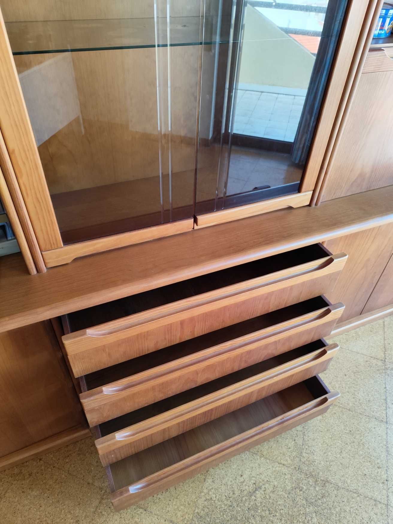 Móvel de Sala com Vitrine