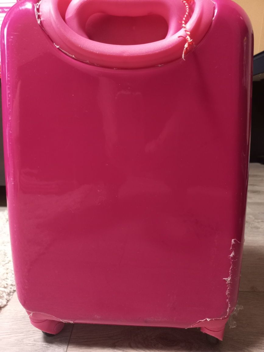 Детский пластиковий чемодан