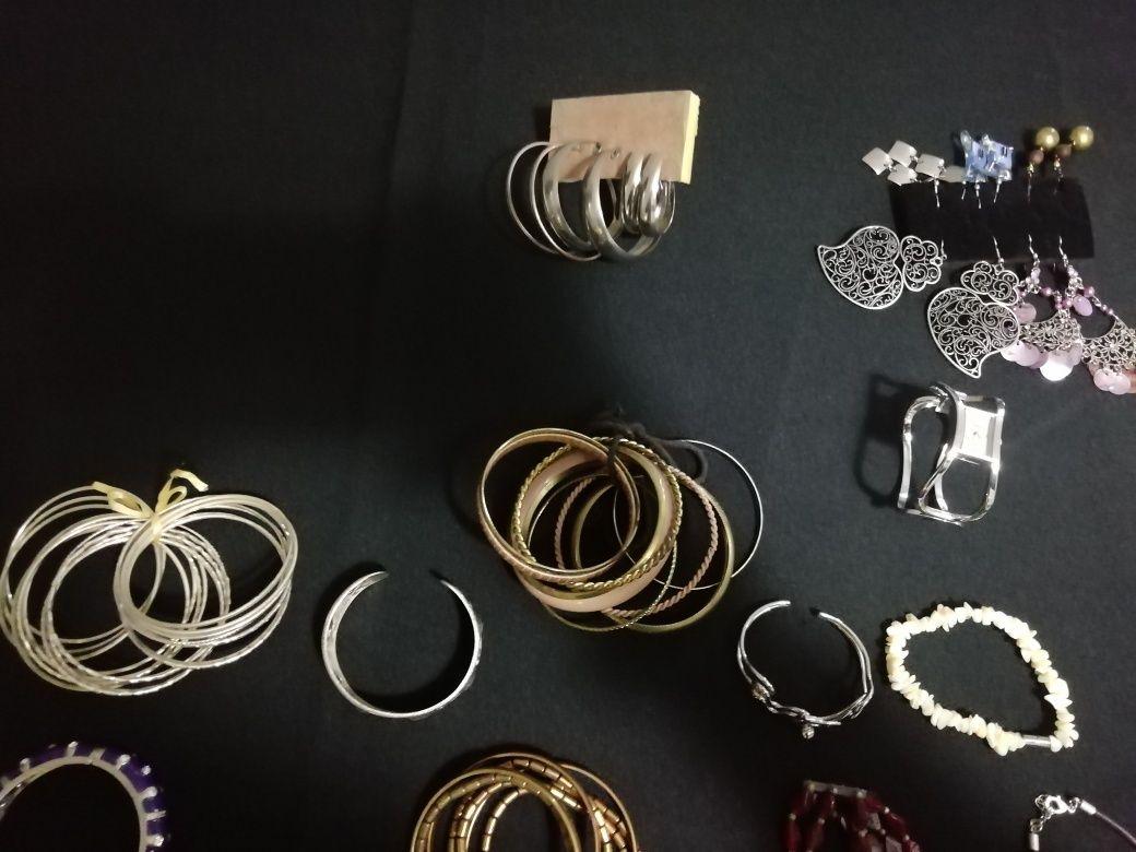 Diversos colares e pulseiras bijuteria desde 1€
