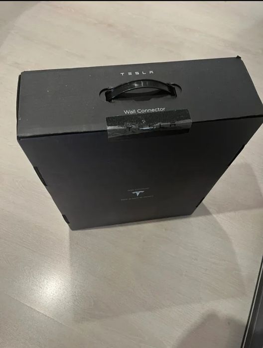 Зарядна станція для електромобіль Tesla Wall Connector  7.4-22 кВт.