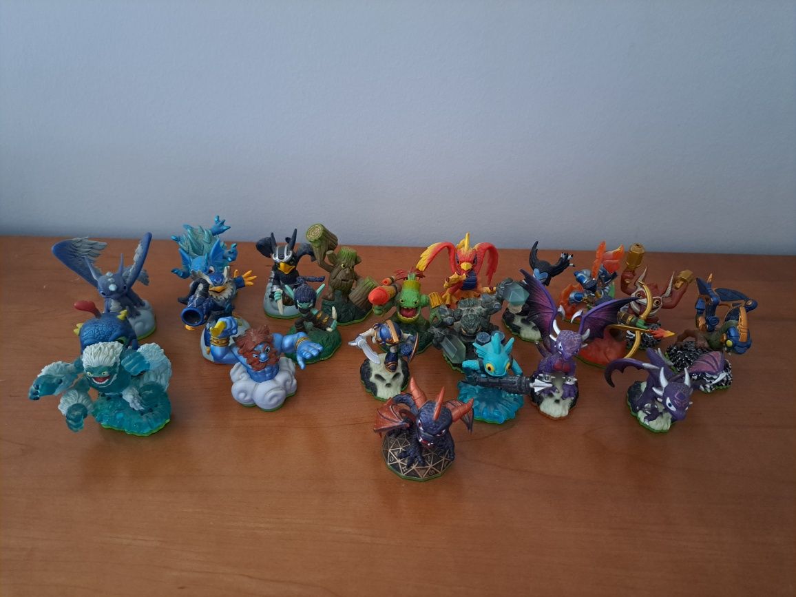 Skylanders bonecos e portais