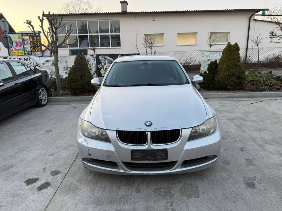 Zderzak przód bmw e90/91  kod lakieru 354/7   do malowania