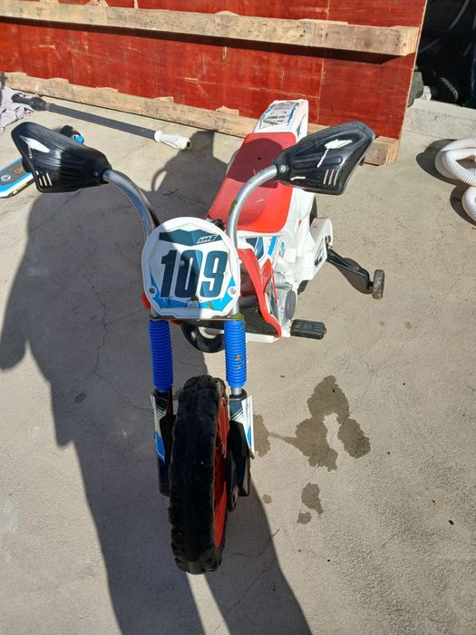 Vendo mota de criança