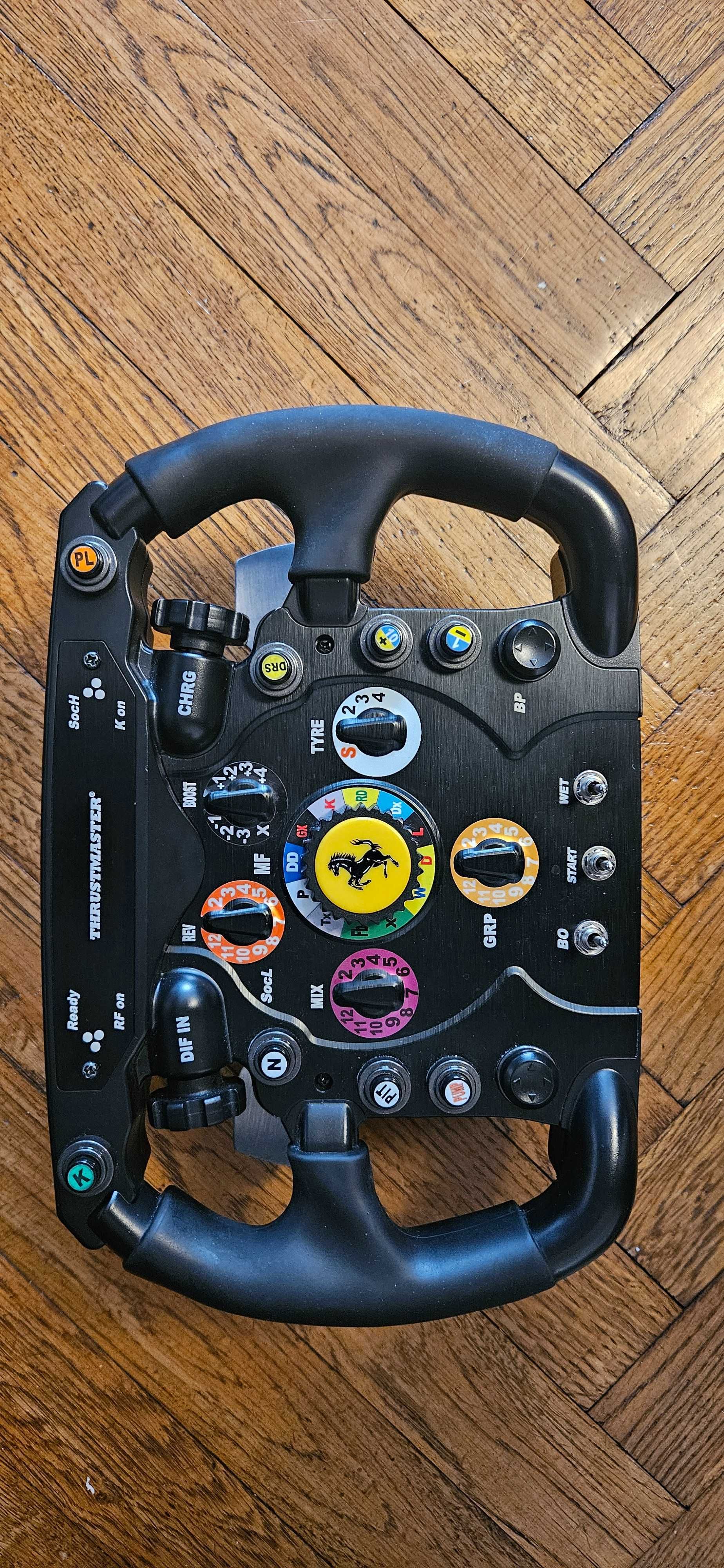 Thrustmaster t300 alcantara + Ferrari f1 add-on wheel