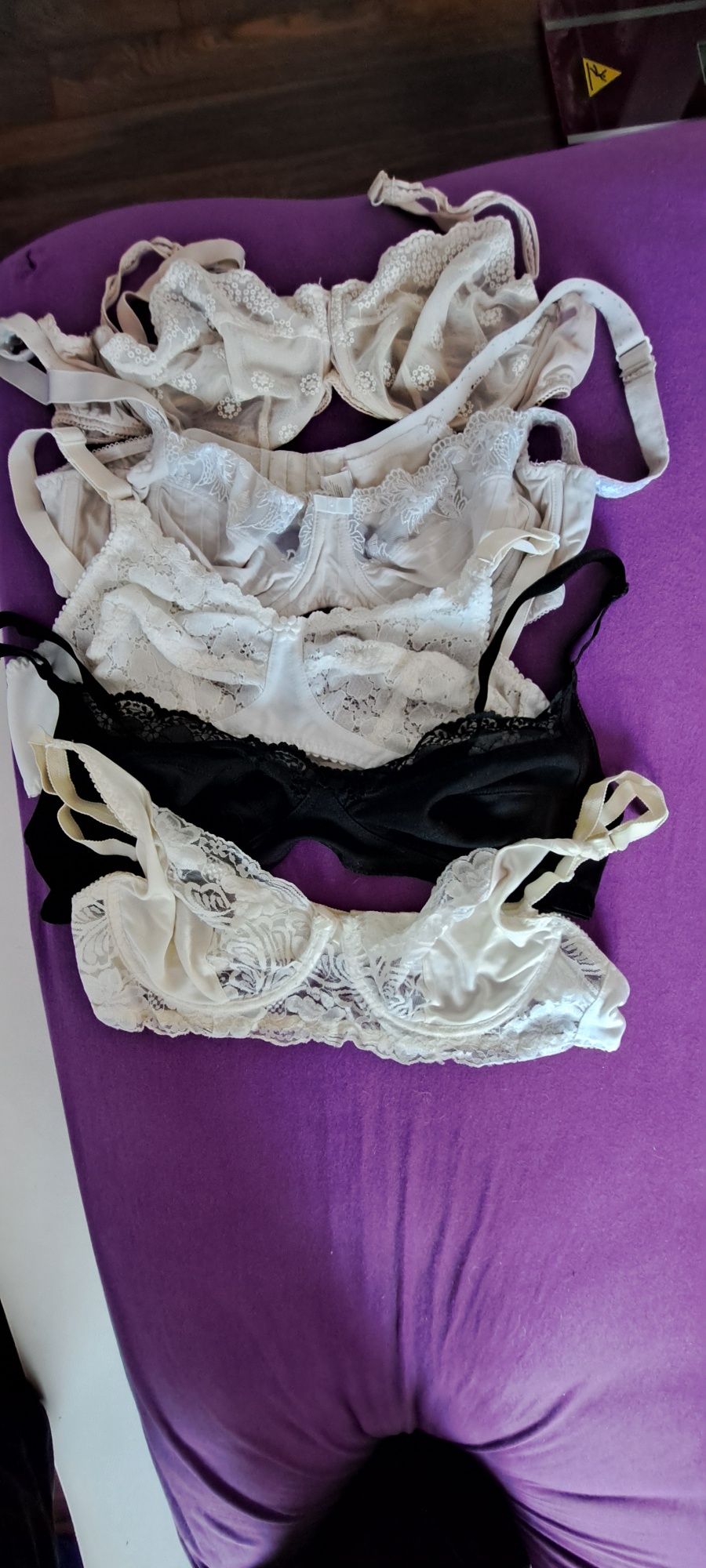 Staniki 85B/5 sztuk