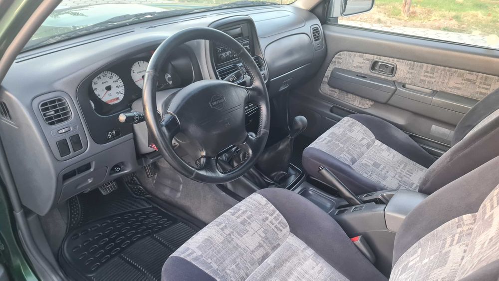 nissan navara d22 4x4