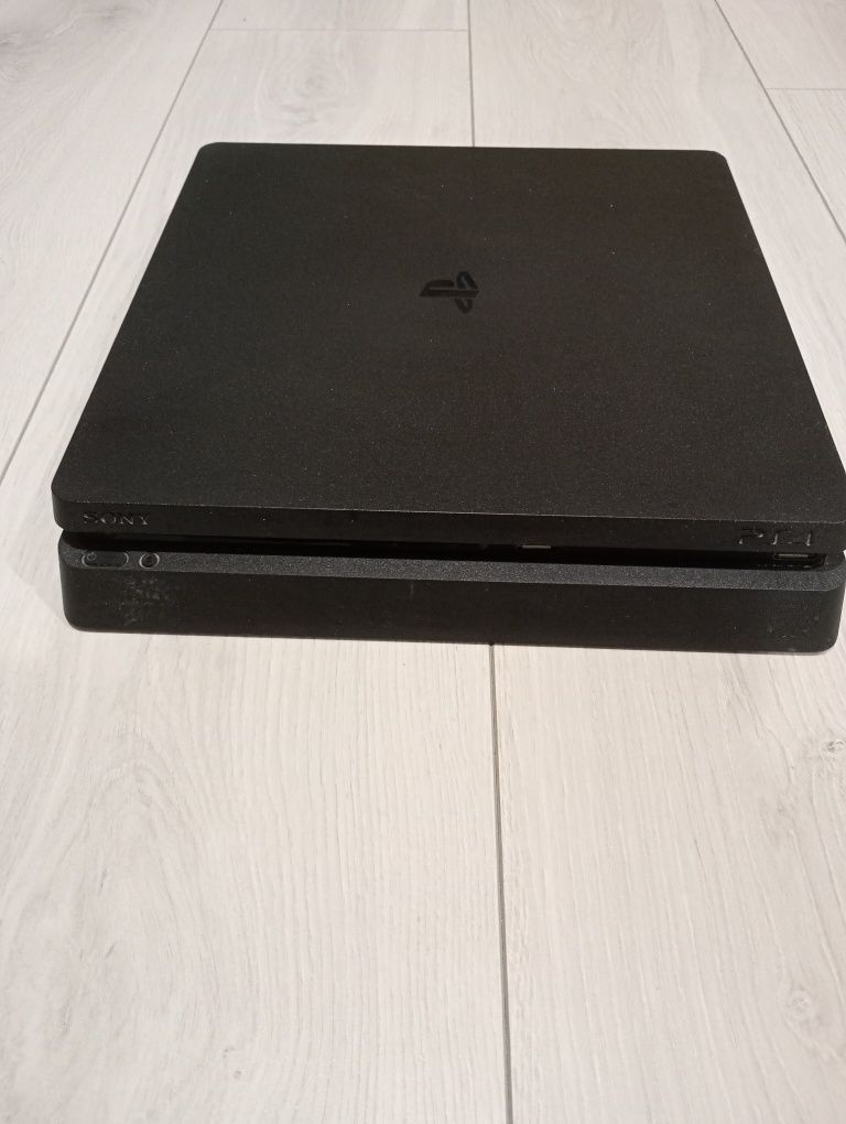 PS4 z padem+5 gier gratis