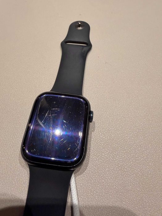 Apple Watch Series 8 GPS z kopertą 45 mm