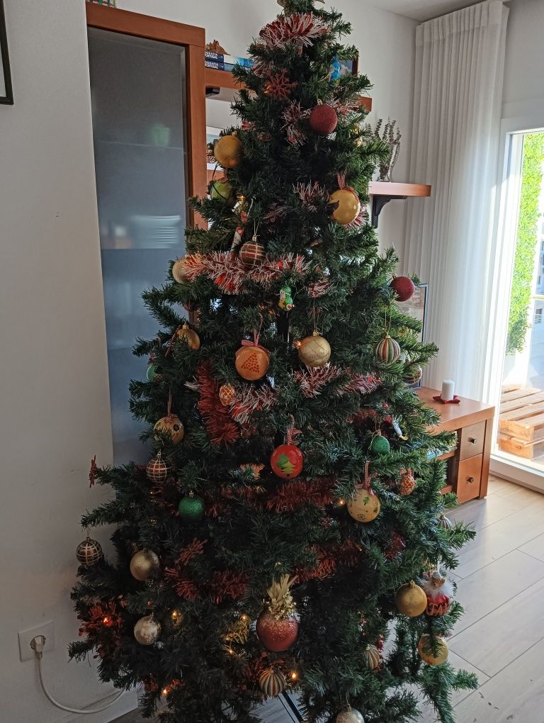 Árvore de Natal artificial - 2 metros de altura