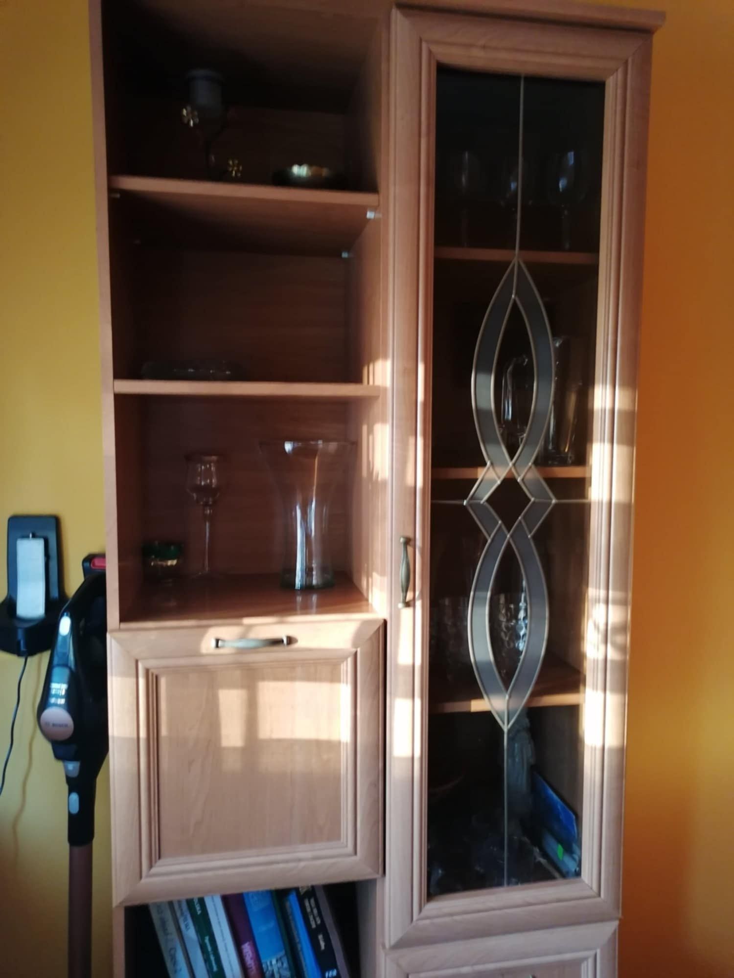 Zestaw mebli stół+6 krzeseł + komoda + witryna