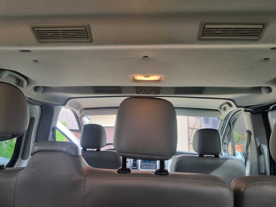 Wynajem busa 8 osobowego, Opel Vivaro long