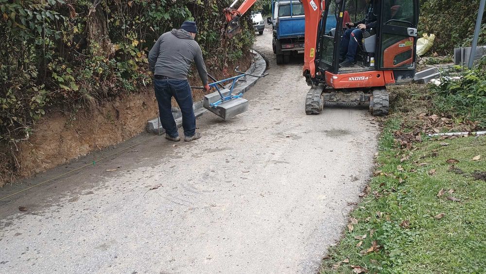 Koparka montaż zbiorników odwodnienia roboty ziemne transport krakow